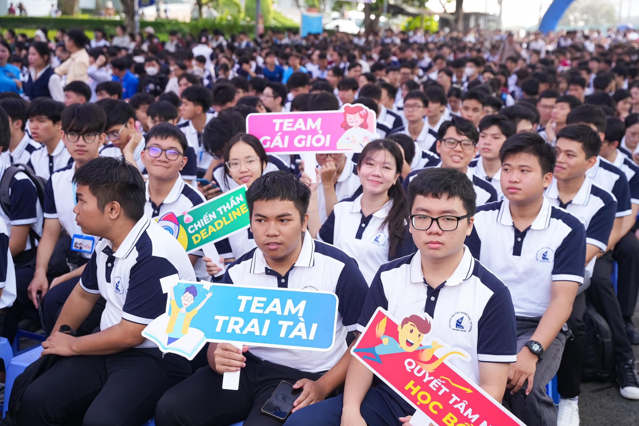 Fields medalist Ngo Bao Chau grants scholarships to 9 Vietnamese math ...