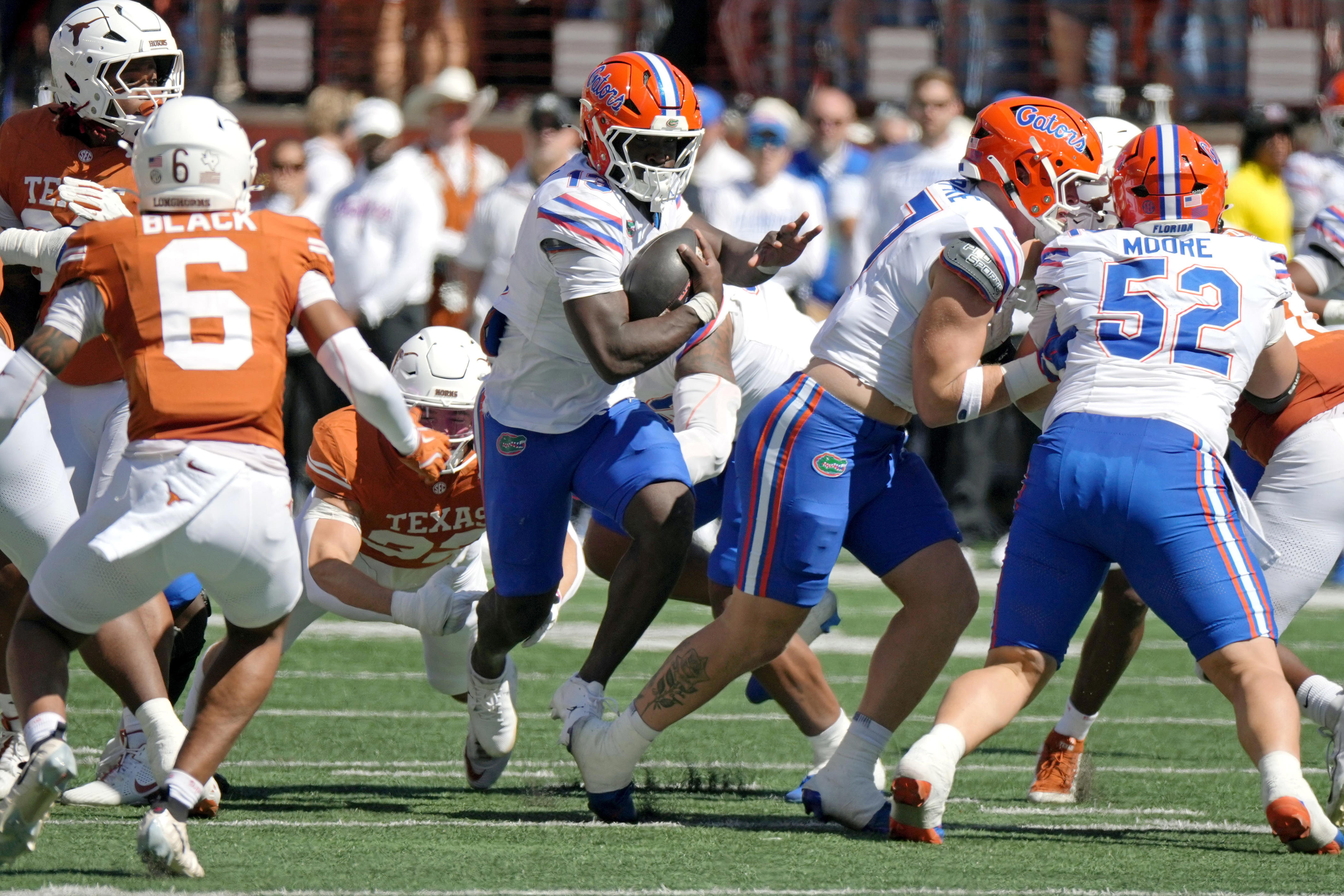 Live updates: Florida ties Texas 17-17 in 3rd QTR