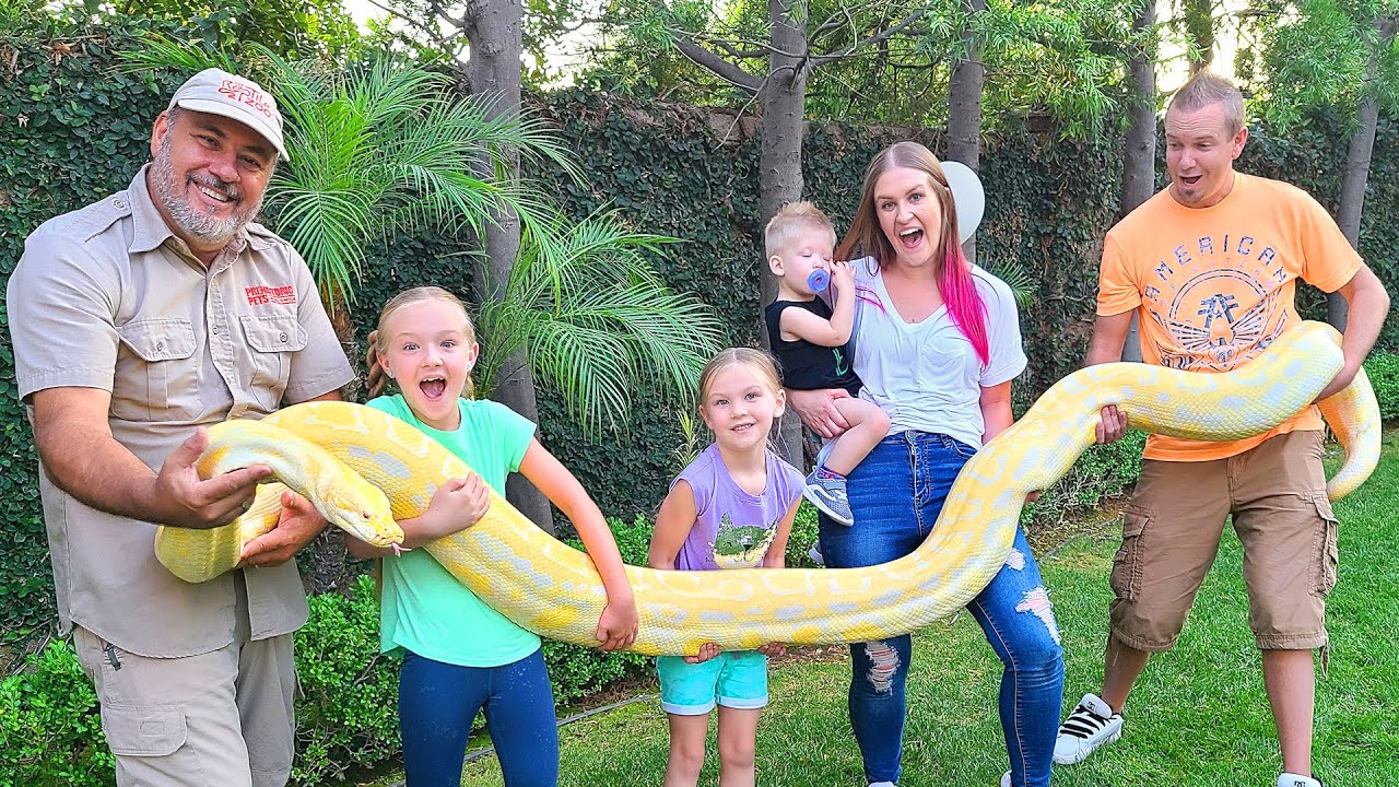 Trinity's 8th birthday reptile party! These kids aren't afraid of anything!