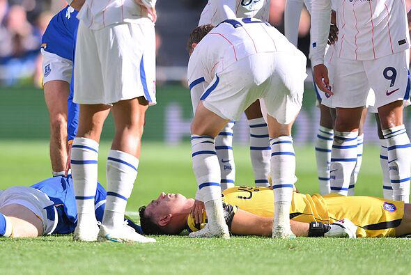 Extent of Emi Martinez injury confirmed as Chelsea star kept in ...