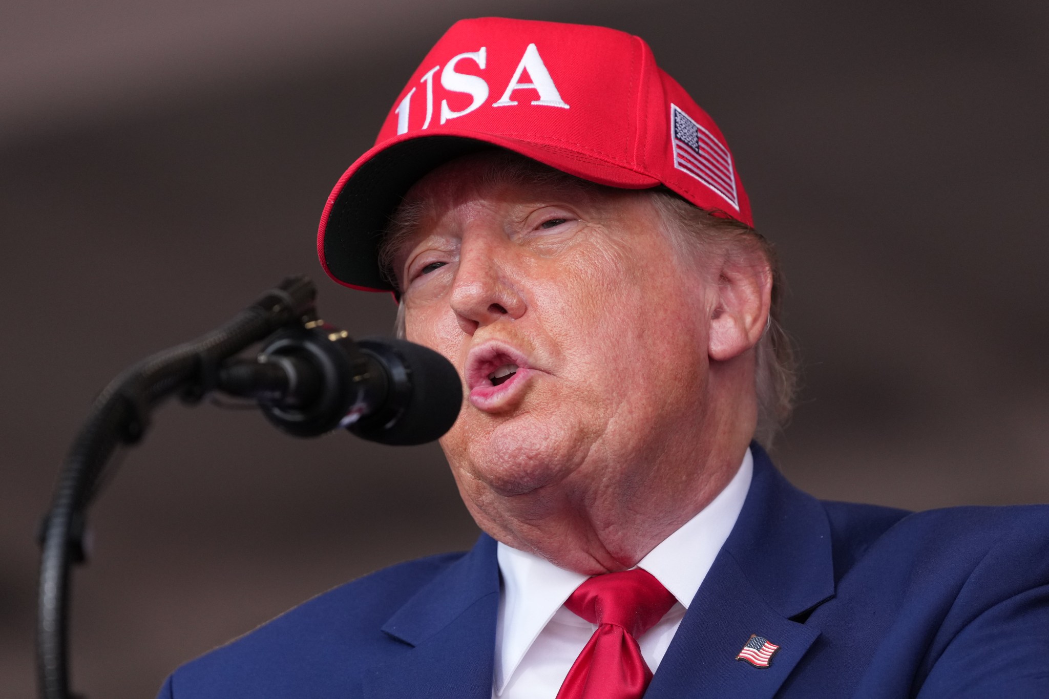 Trump threatens jail in California midterm election fight