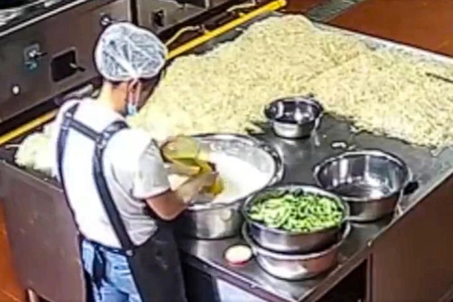 Trường mầm non Trung Quốc pha sơn vào đồ ăn cho bắt mắt, hơn 200 em nhỏ nhiễm độc chì