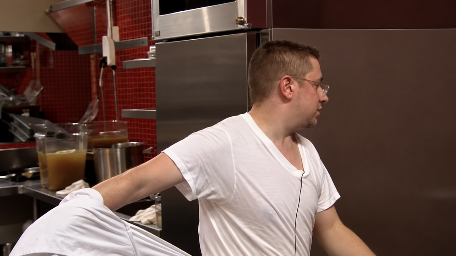 Jeff walks out of dinner service after clash with Chef Ramsay