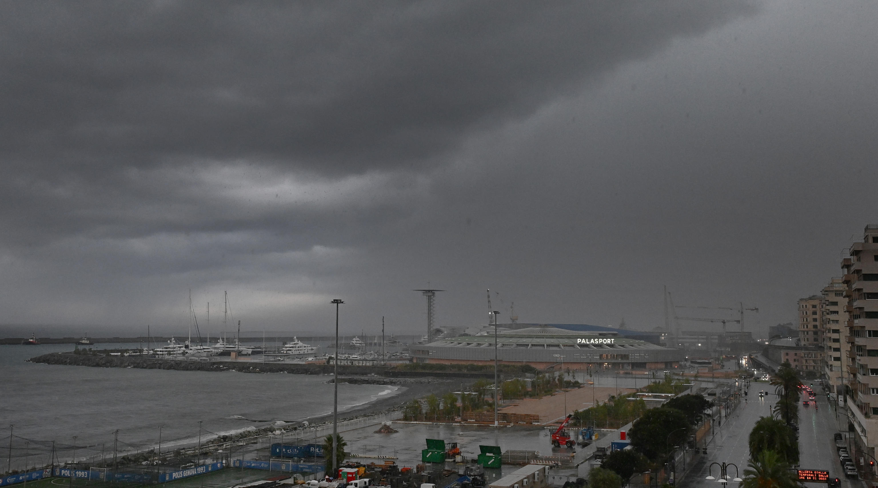 Maltempo: Liguria, Arpal emette allerta arancione per temporali per domani