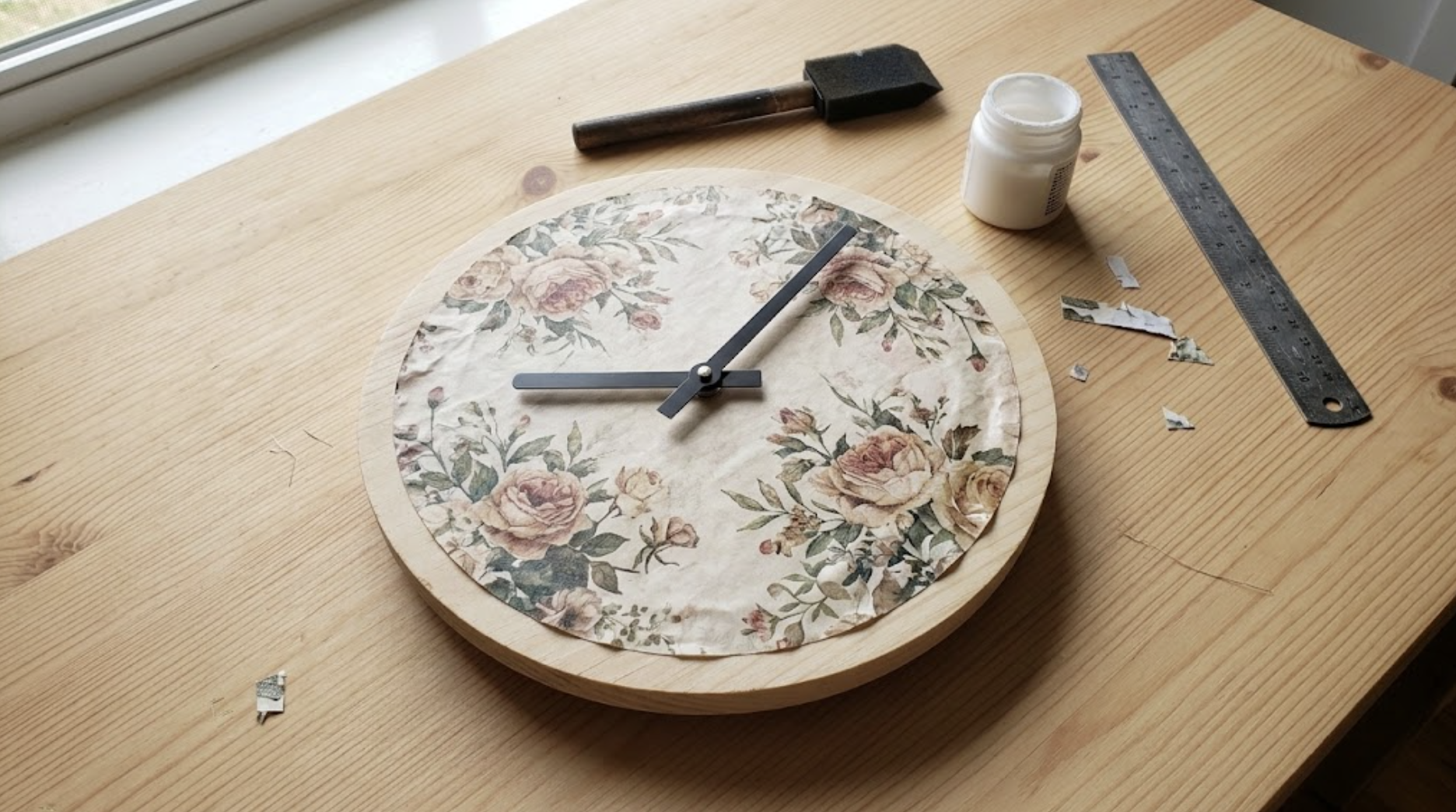 How to make a custom wall clock using scrapbook paper and wood
