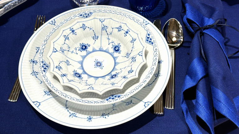 An antique appraiser spots the subtle difference between $30 and $10 ...