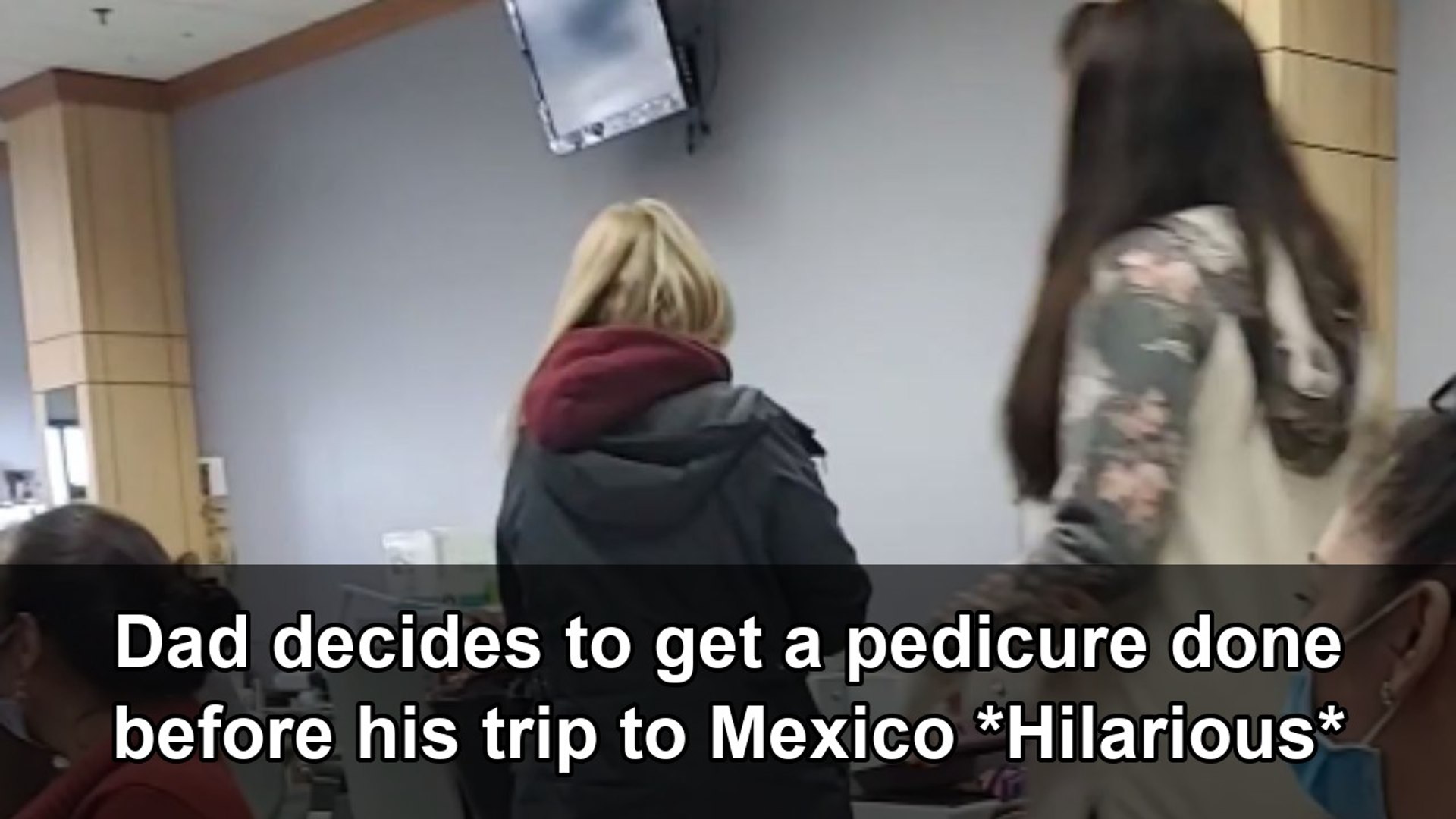 Funny dad bursts into laughter during his first pedicure before a trip ...