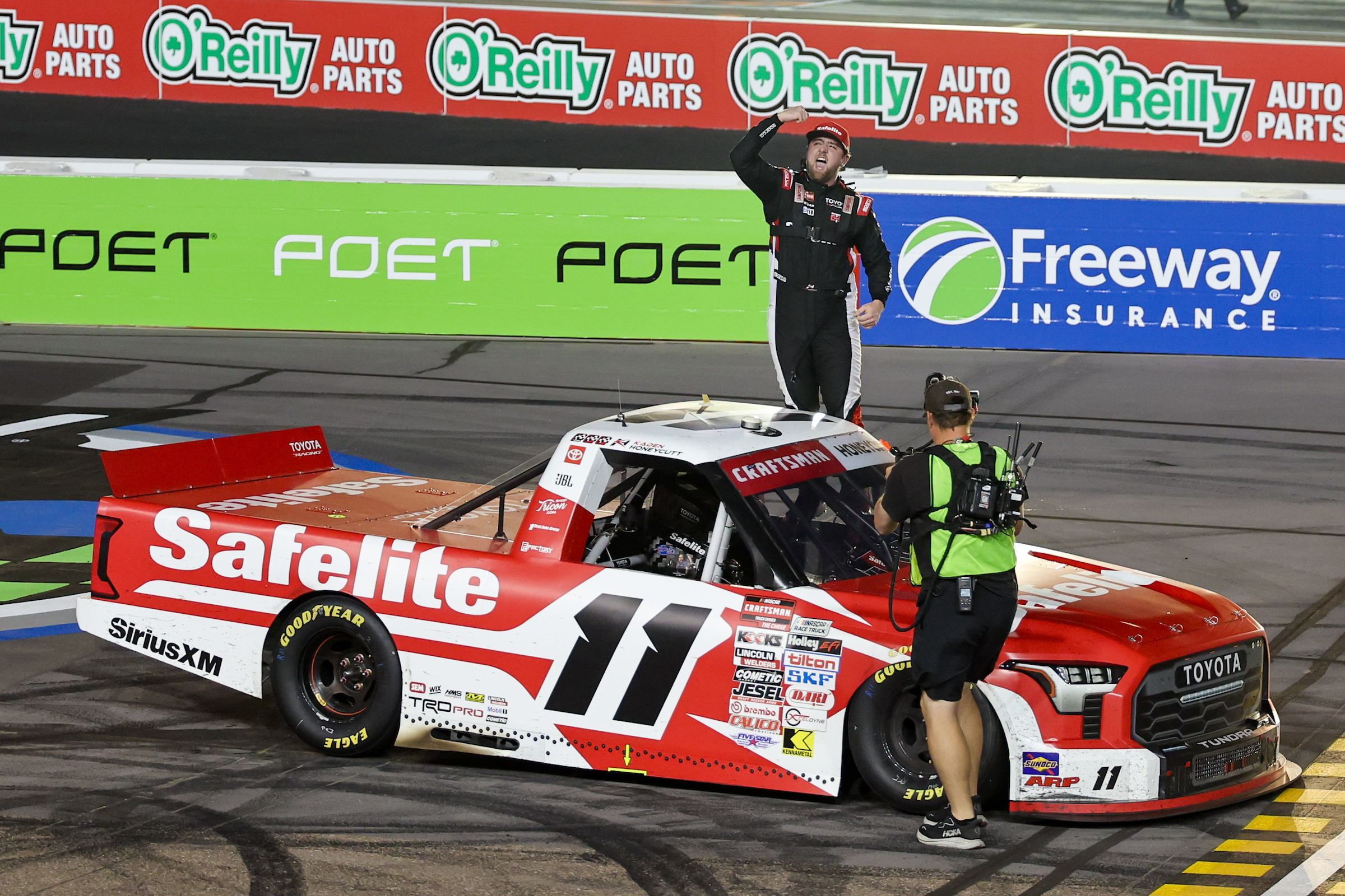 Kaden Honeycutt expands Chase lead with NASCAR Truck Series win at Phoenix