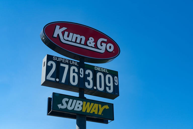 Ashley Hinson asks supporters for gas money for her campaign bus — and ...