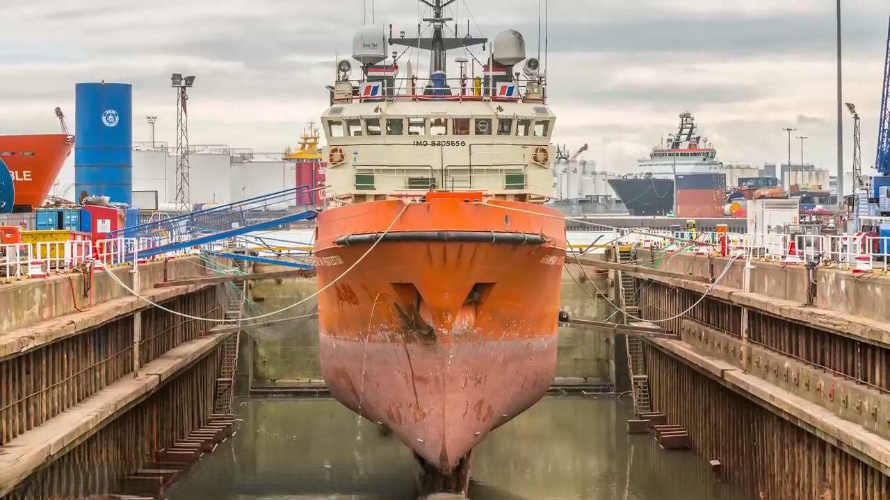 The surprising reason ships are painted red underneath