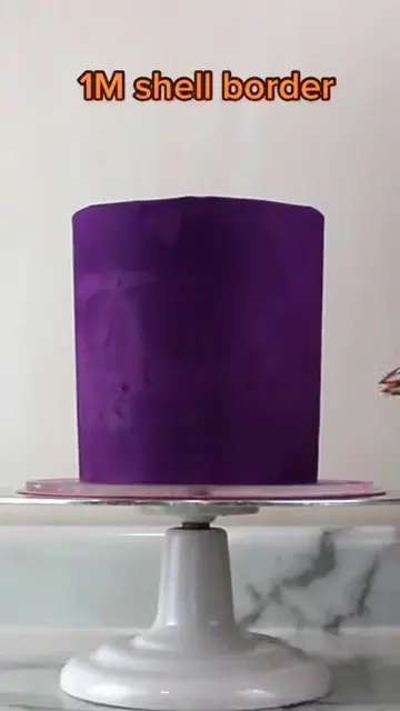 How I pipe a 1M shell border on a buttercream cake