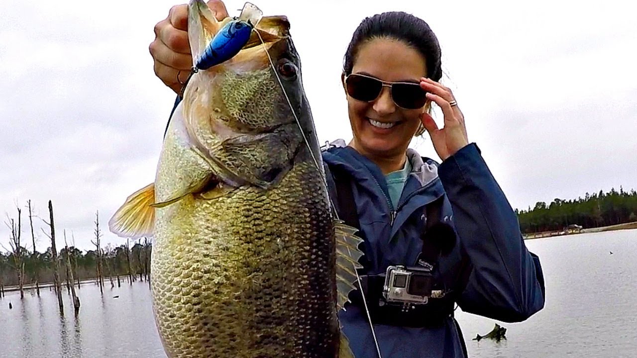 Artificial vs live crawfish fishing challenge!