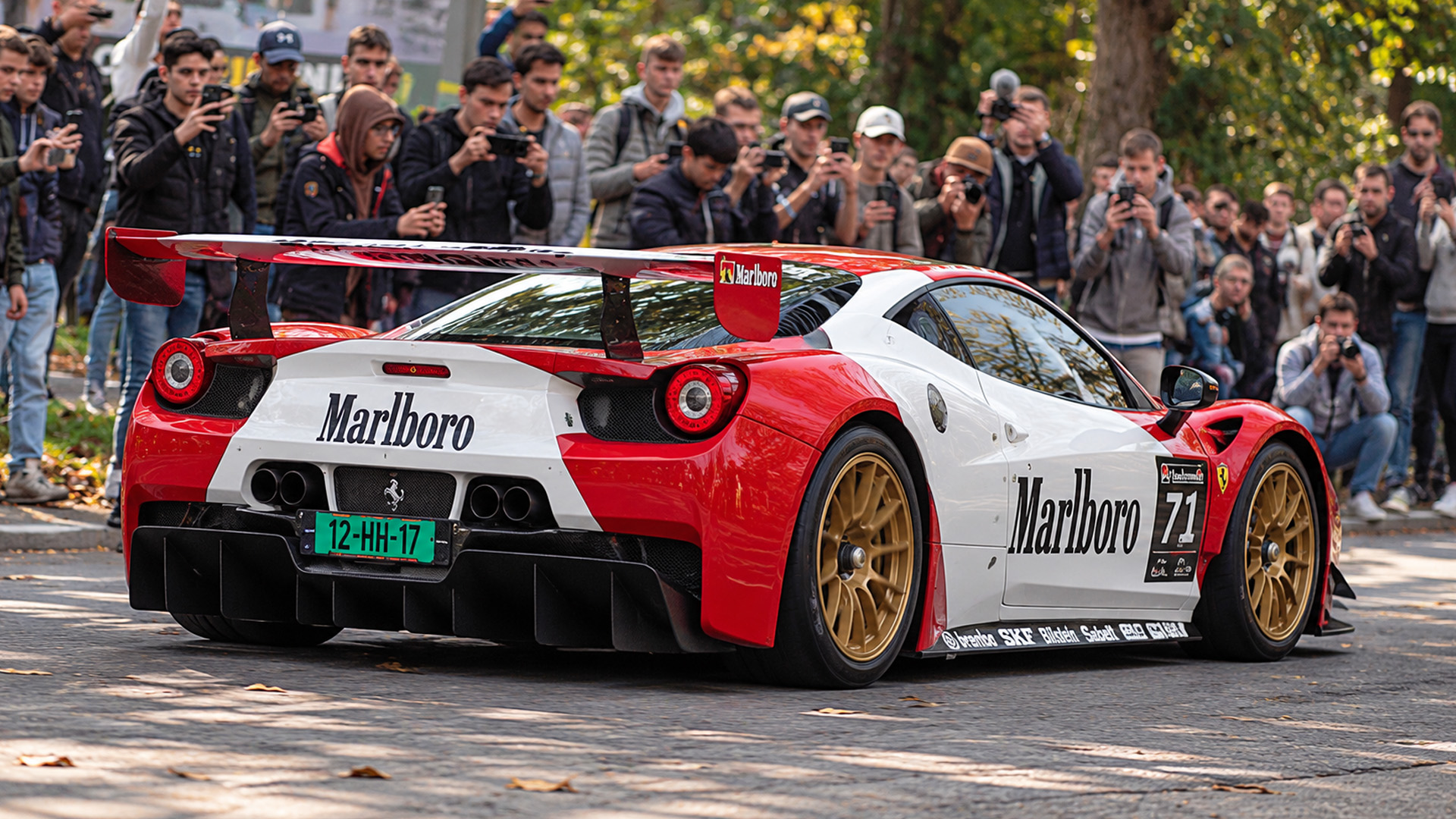 Modified Ferrari 458 GT2 draws crowds with racing exhaust