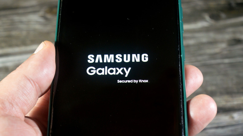 How long was the first Samsung Galaxy phone's battery life?