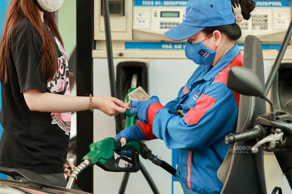 Giá xăng dầu bán lẻ hôm nay 17.10