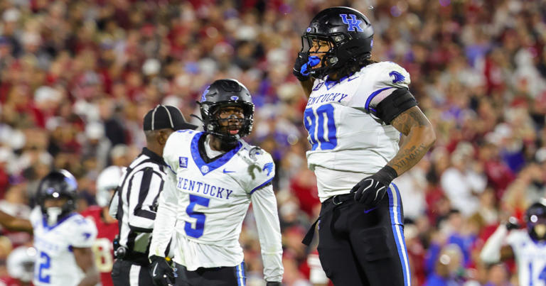 Pass rush helps Kentucky outslug Oklahoma to continue playoff push