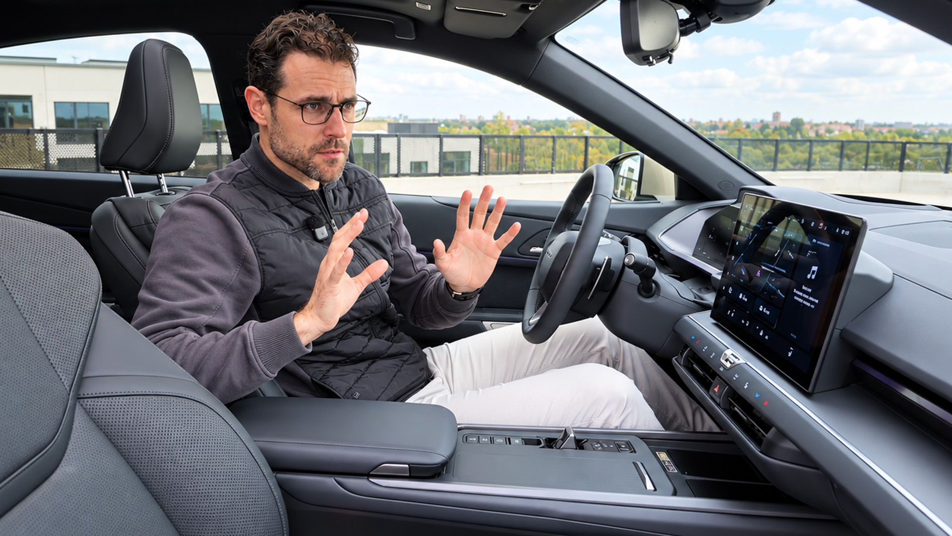 Exploring the Lexus ES Hybrid's driving environment and modern features