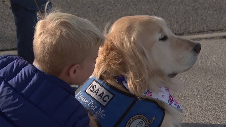 We can't fix this, but we can bring comfort: Dogs offer solace to Bend community after school shooting