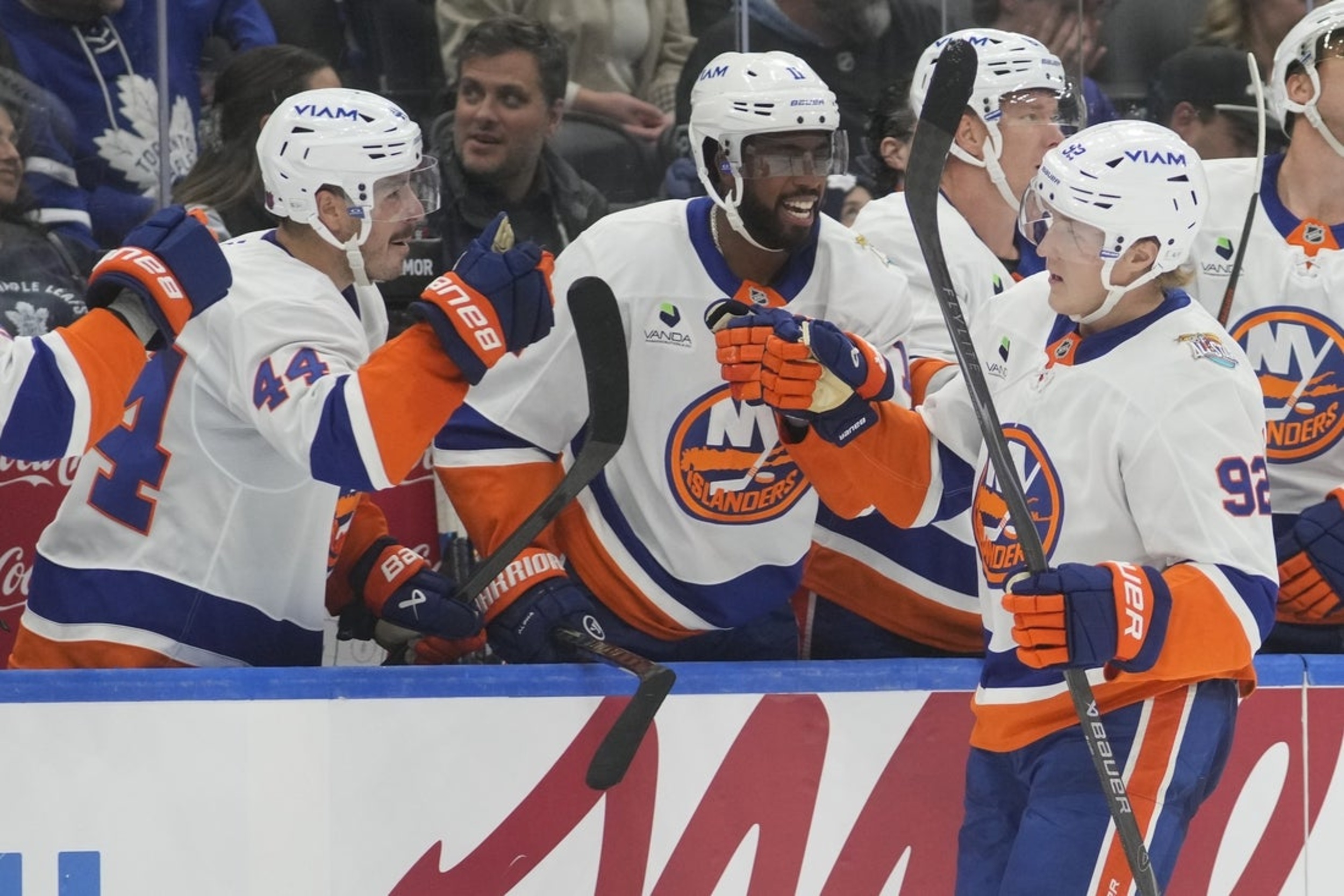 Islanders get first road win of season as Leafs lose again