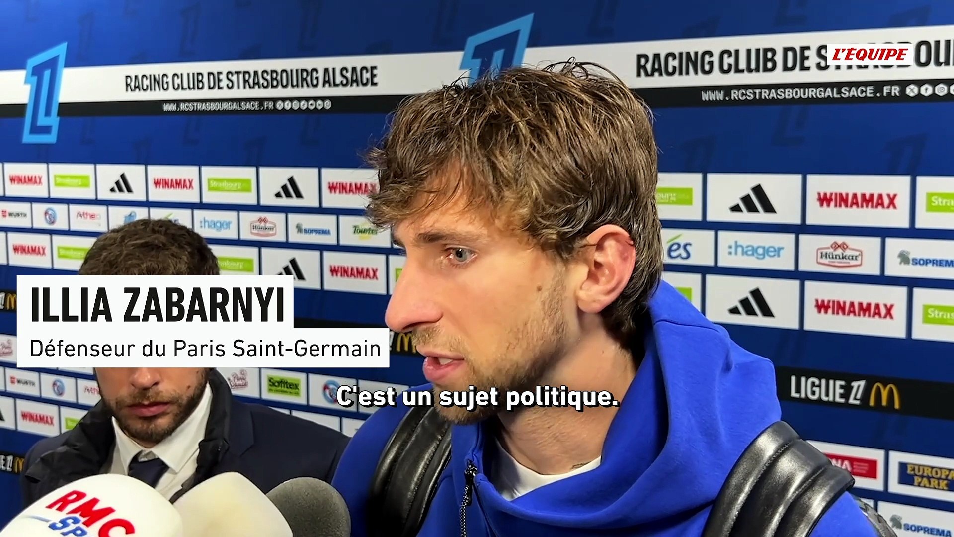 Le défenseur du PSG Illia Zabarnyi prend position après les ...