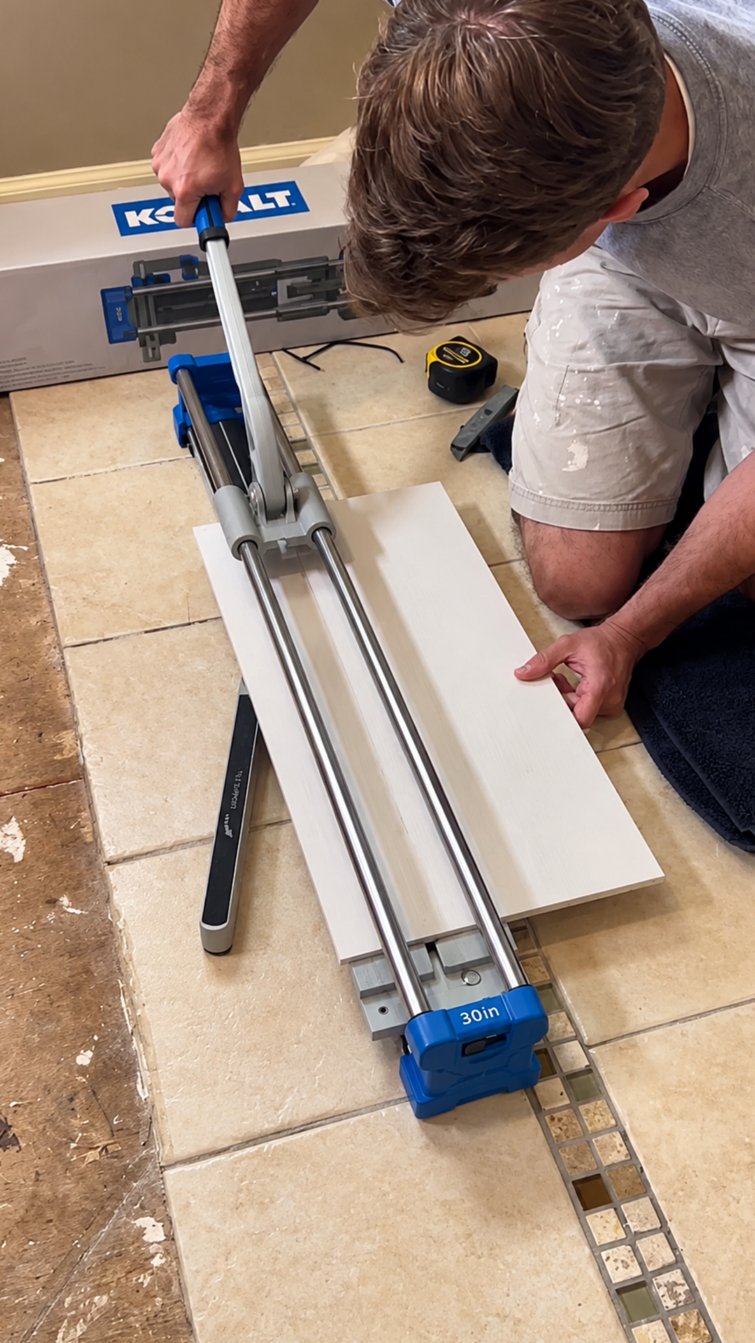 Choosing between wet saw and tile cutter
