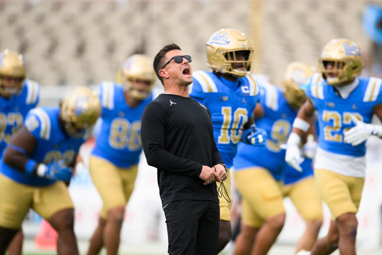 No. 12 UCLA stays unbeaten at 6-0, tops Wisconsin 17-7 with a backup QB