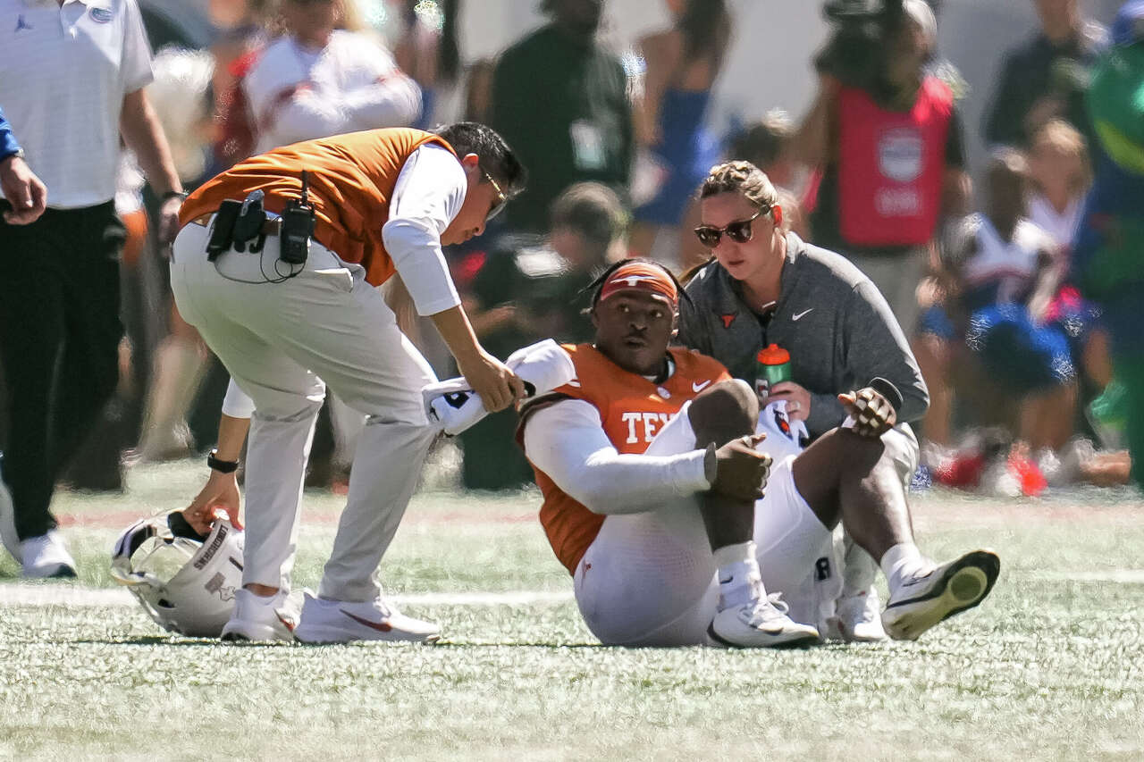 Colin Simmons injury update: Texas edge rusher expected to miss ...