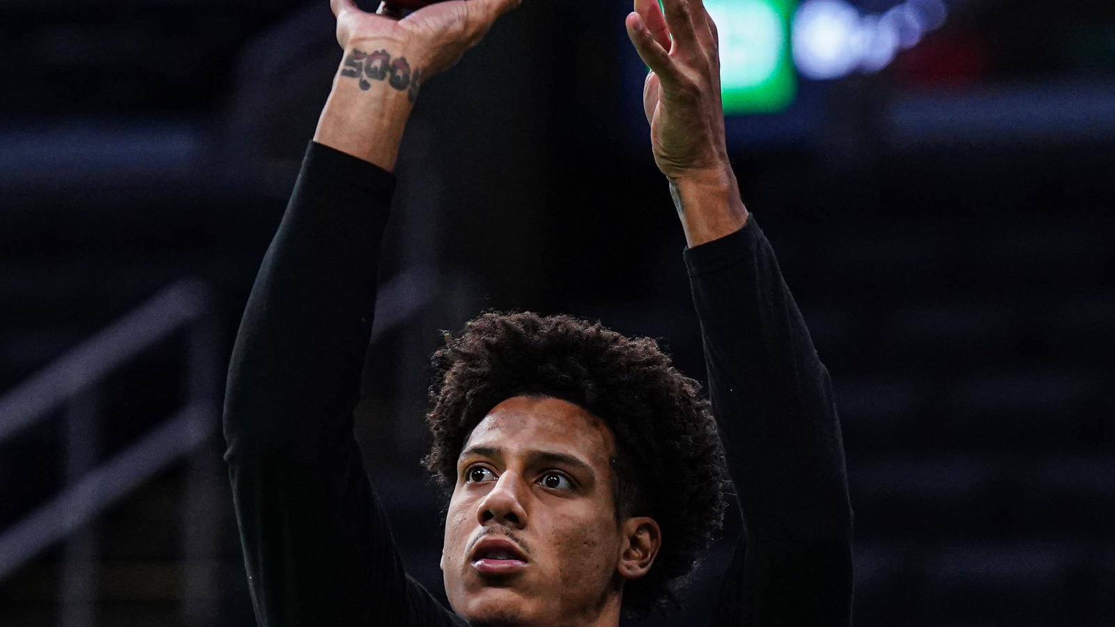 Mavericks cut Seth Lundy, John Poulakidas