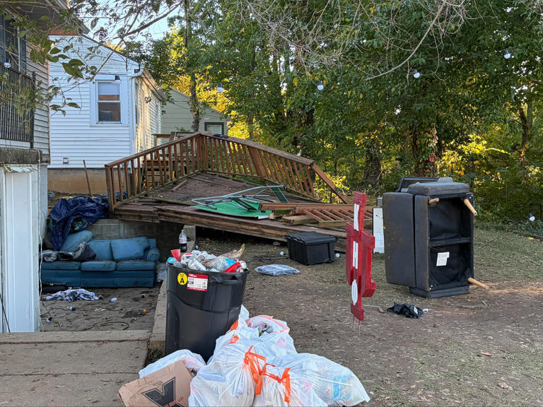 Deck collapse at off-campus Bloomington home draws emergency response