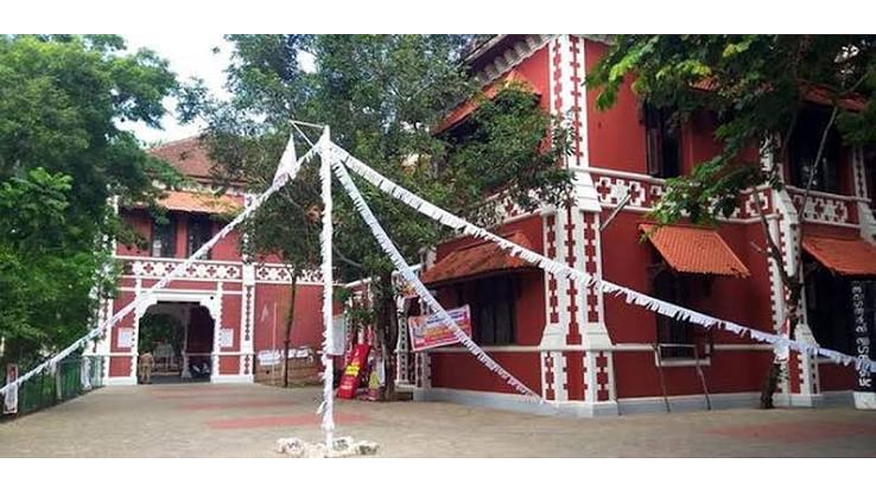 Committee to investigate Kerala University College clash