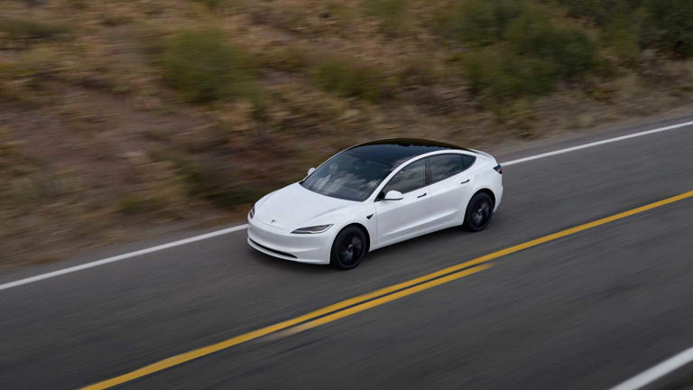 Tesla's new Model 3 standard trim is the cheapest way into the lineup ...