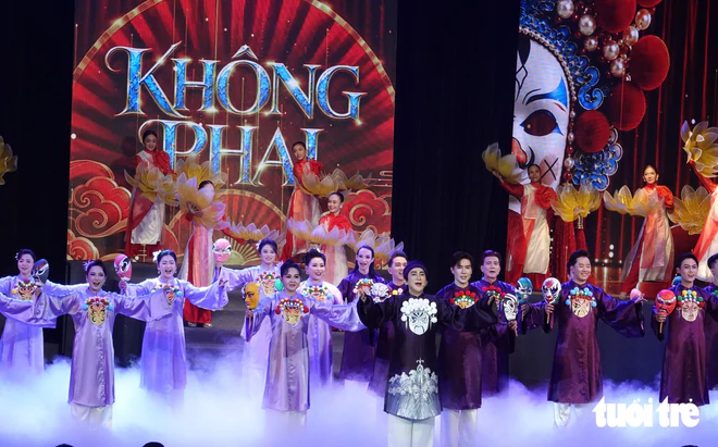 Ngàn khán giả hát mừng sinh nhật trong live show dài đến rạng sáng hôm sau của Kim Tử Long