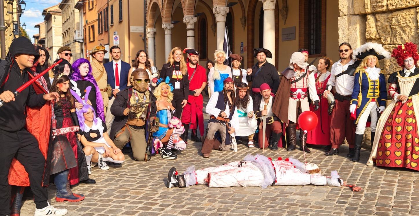 Fano Comics invade il centro storico. La magia dei cosplay strega la città