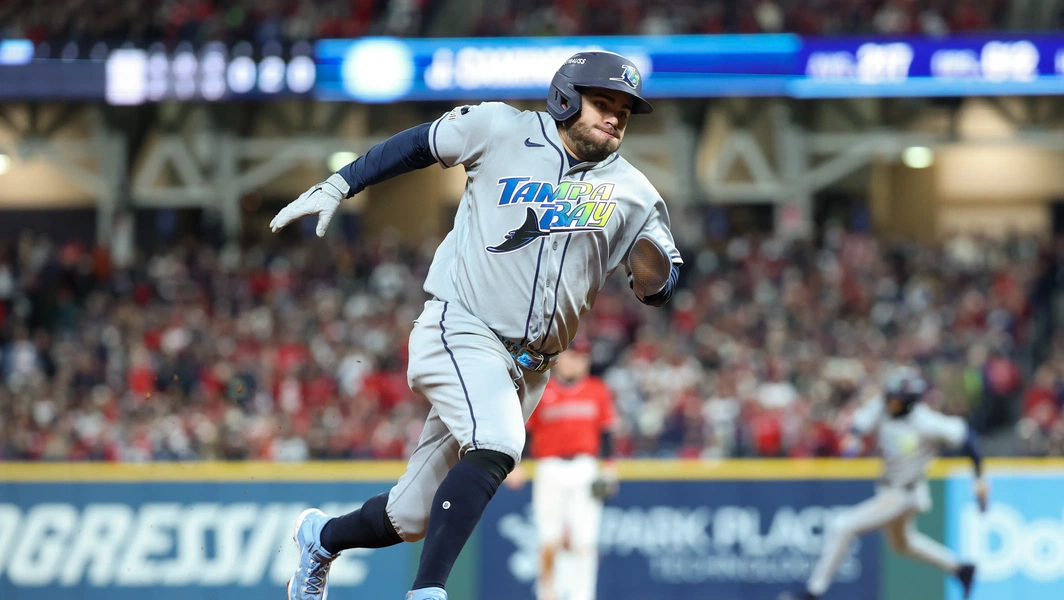 Rays exploit Guardians' errors to tie ALCS 2-2