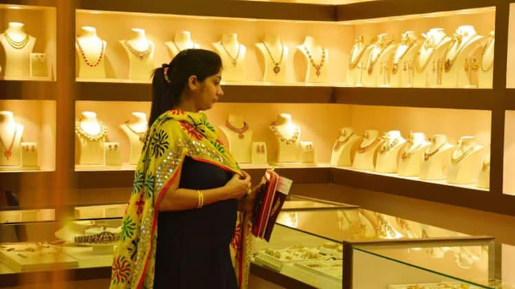 Gold, silver prices on October 18: Check latest rates in Delhi, Mumbai ...