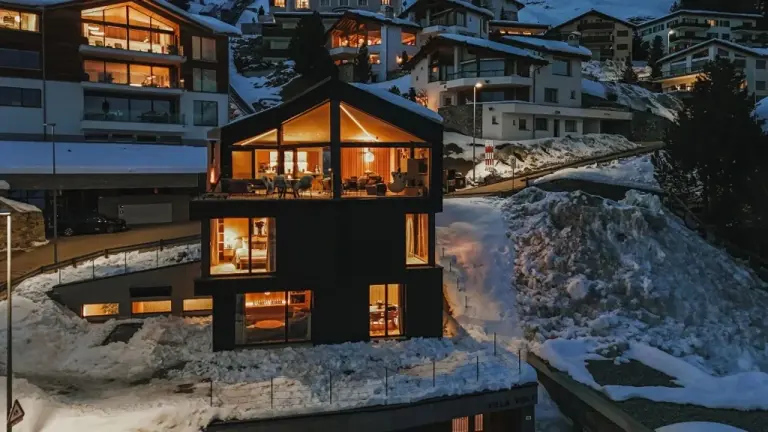 Crypto millionaire uses computers mining bitcoin to heat the swimming ...