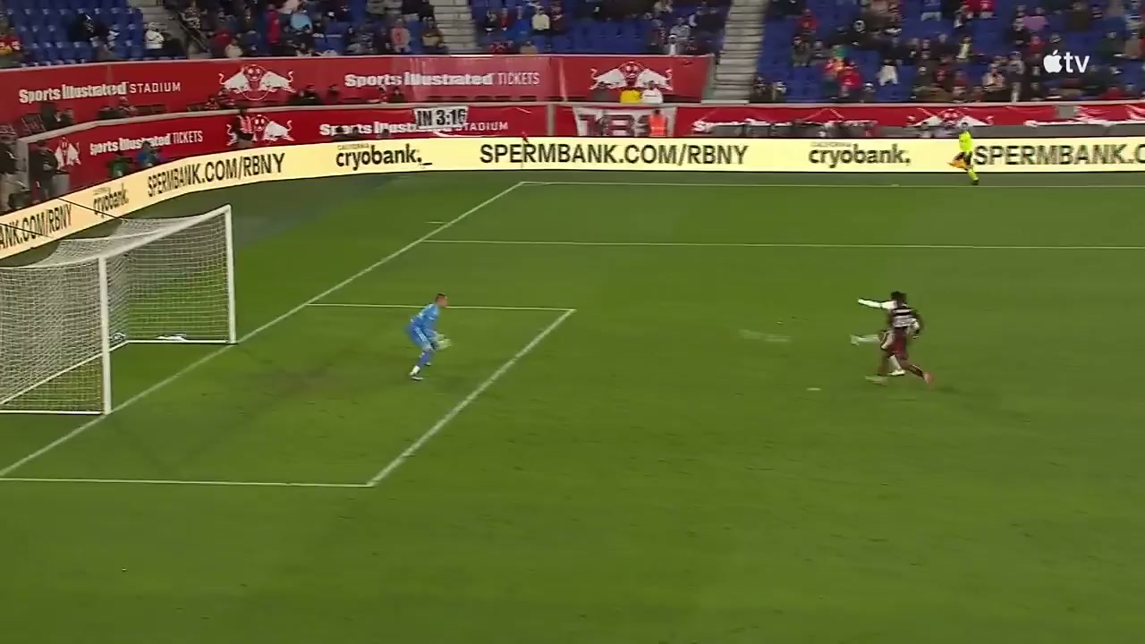 Dániel Sallói scores incredible breakaway goal as Toronto top Red Bulls 2-0