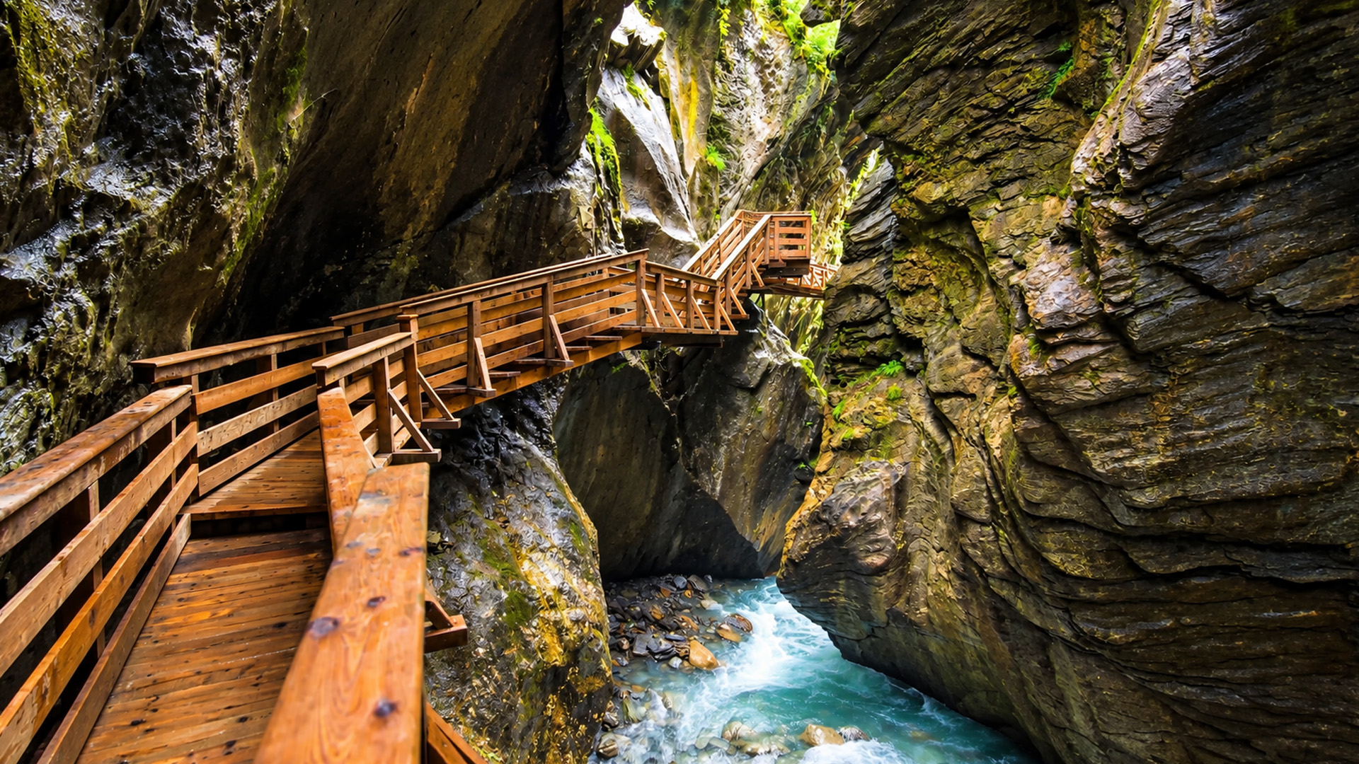 Snoende vand i Sigmund Thun Klamm i Østrig (4K)