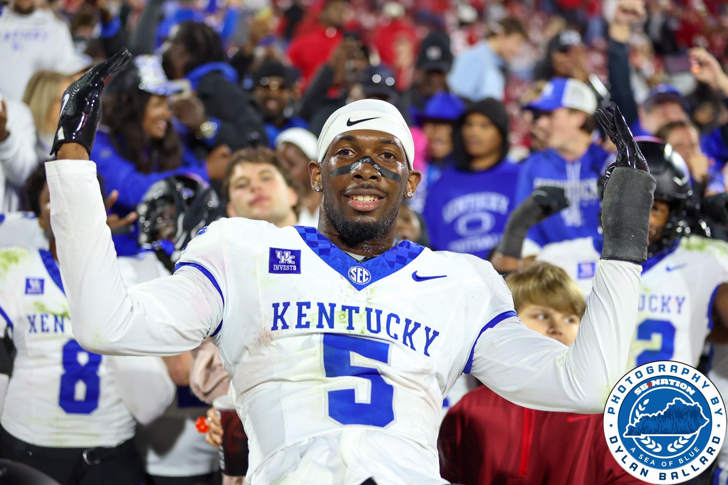 Kentucky Wildcats in the college football rankings roundup and Sunday news