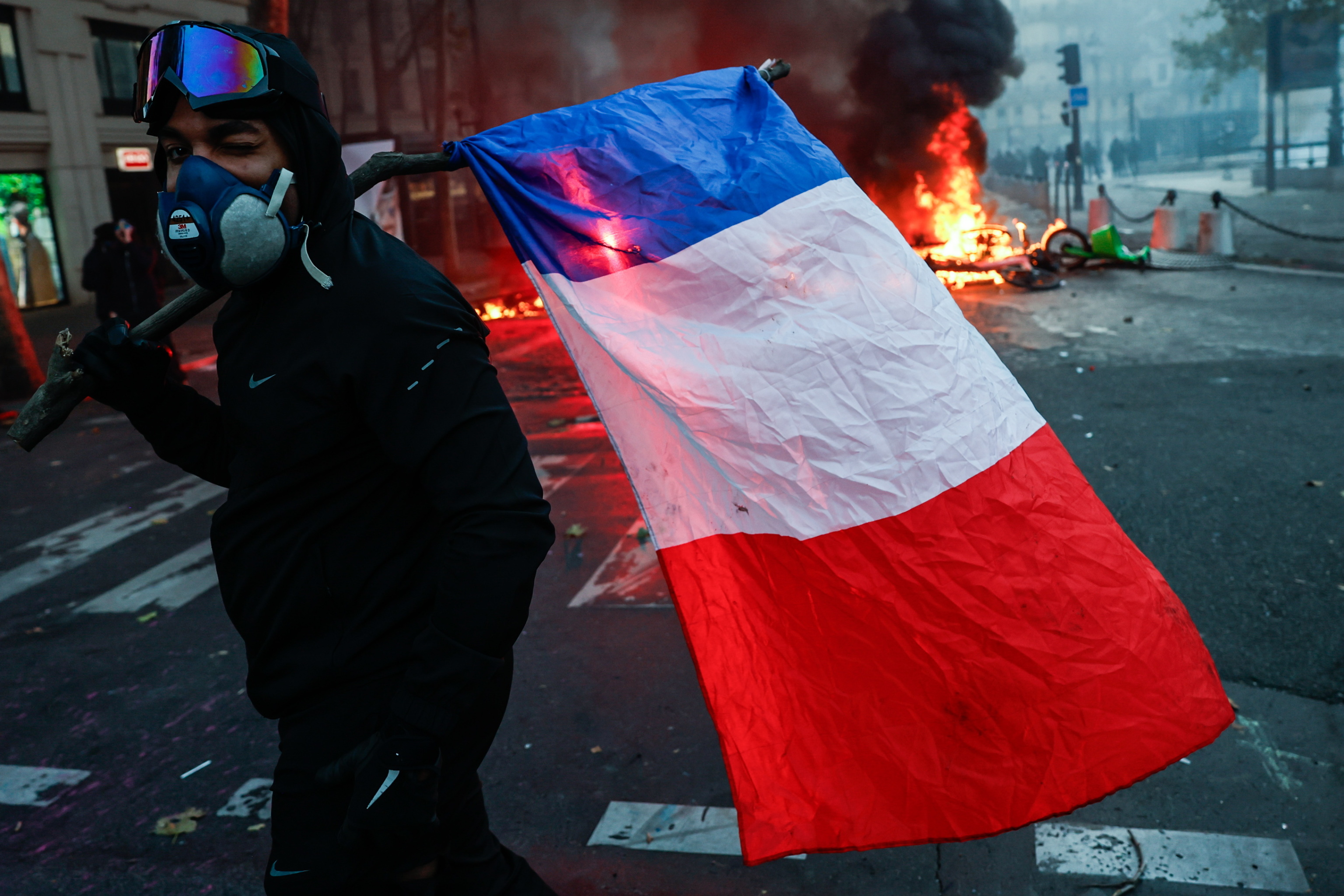 Polizia francese, 'numero record di 855 fermi a Parigi durante le proteste'