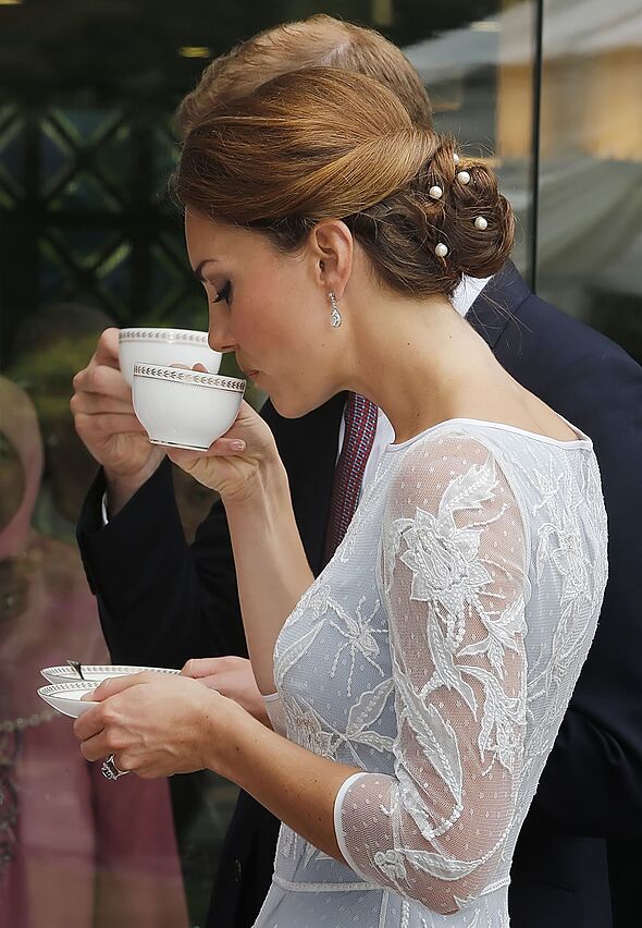 Princess Kate's easy trick to look elegant while drinking - she knows ...
