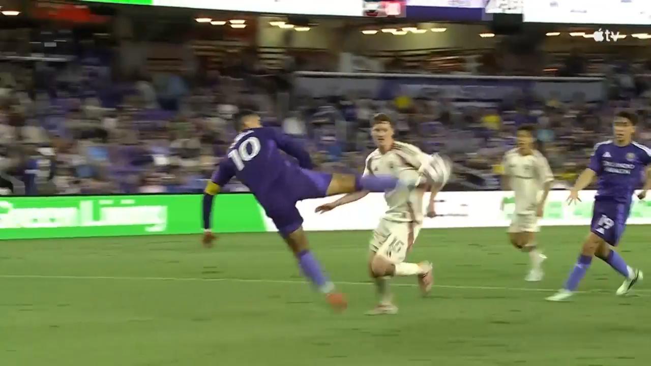Moment: 'Absolutely absurd!' - Ojeda scores acrobatic stunner for ...