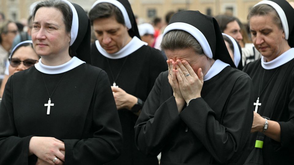 Pope Leo leads Sunday prayers in first major public appearance since ...