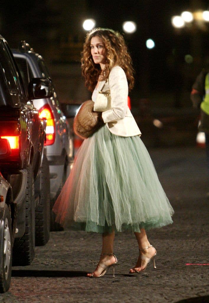 Pamela Anderson just out-twirled Carrie Bradshaw in iconic tutu dress