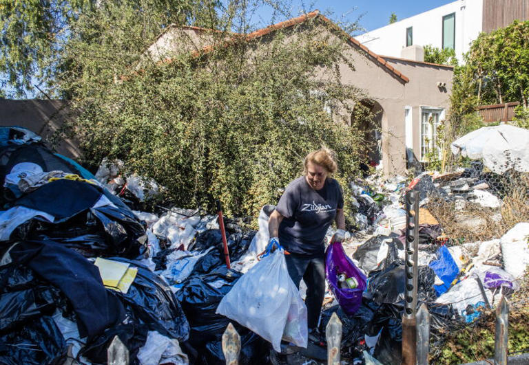 LA.'s notorious trash house is overflowing again. Angry neighbors slam ...