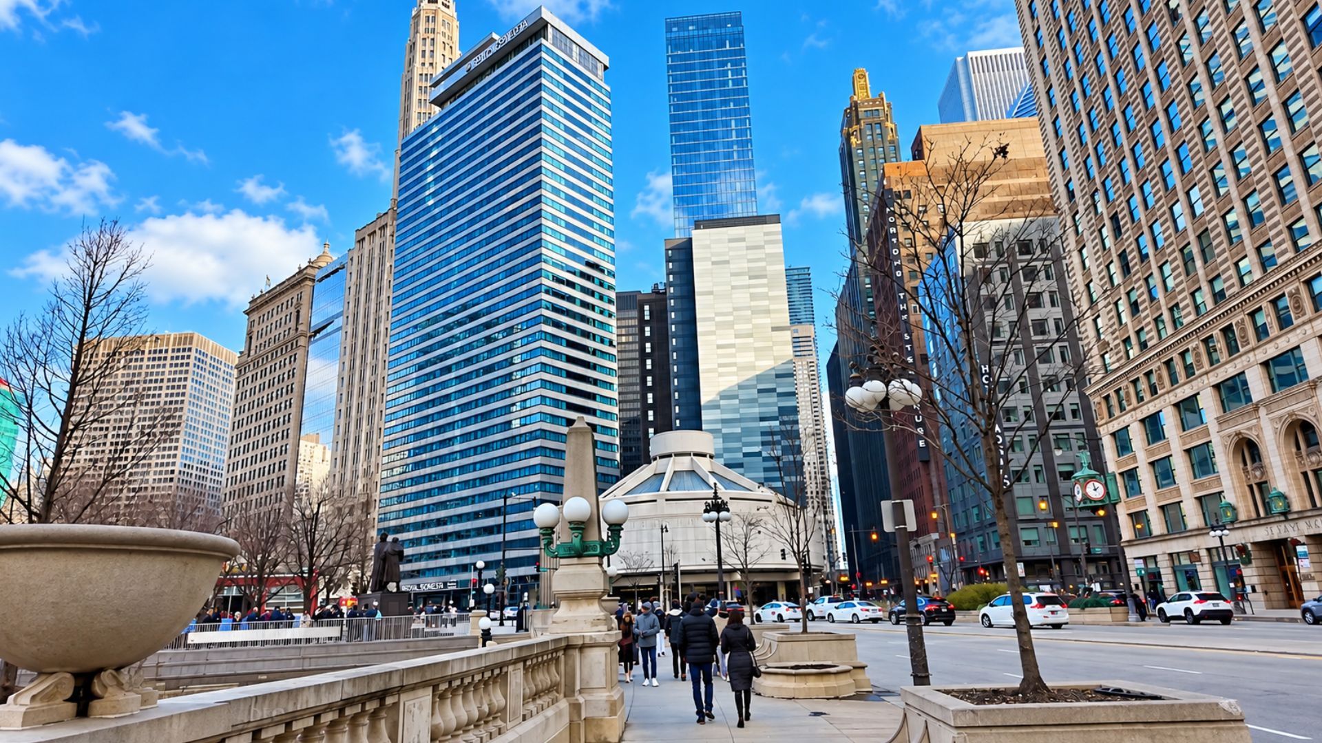 Where historic buildings meet modern towers in downtown Chicago (4K)