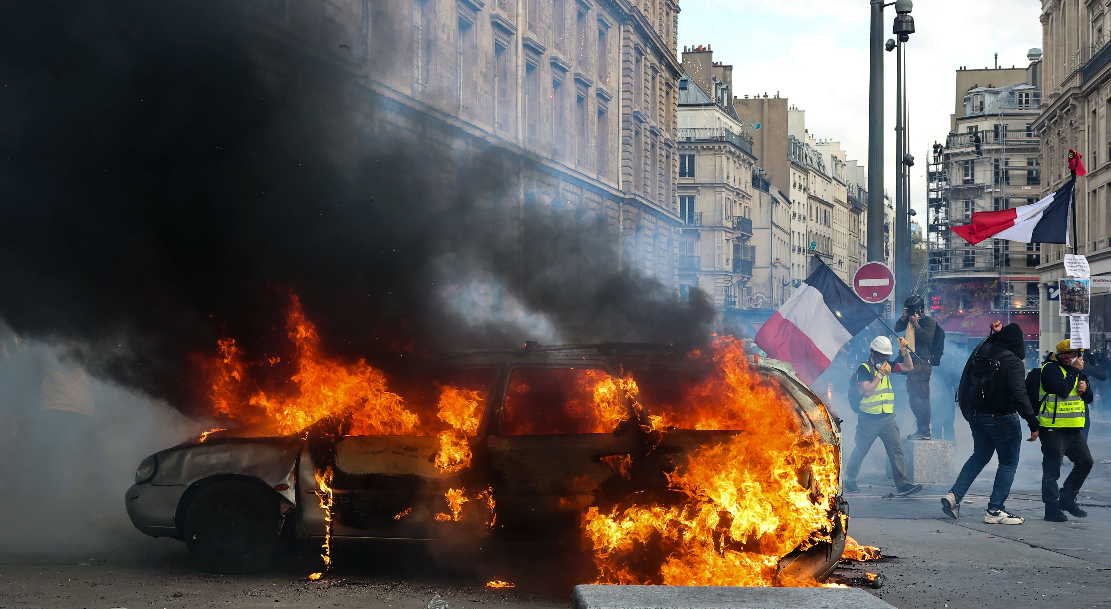 Far-right, far-left clash in France riots