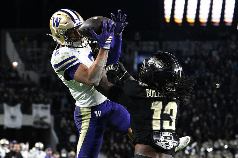 Dezmen Roebuck does it all for the Huskies