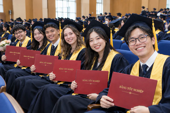 Muốn đại học thôi chạy theo điểm số, cần thay đổi cách tuyển dụng nhân sự