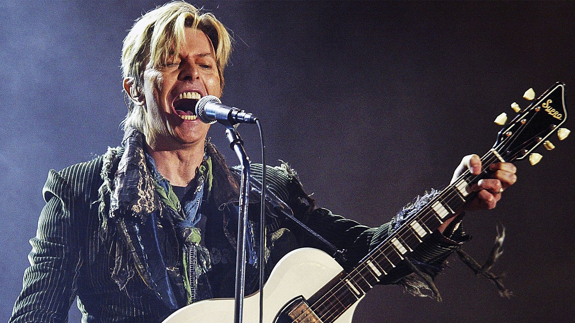 The end of David Bowie’s touring career: “He’s having a heart attack ...